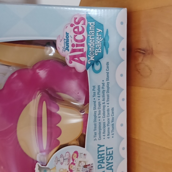 New Disney Junior Alice's Wonderland Bakery Tea Party Playset - Picture 2 of 4